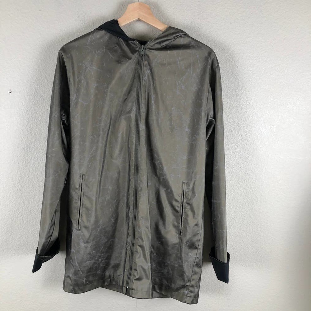 𝅺KC Collections Rain Coat Gold Print Black Lined Zip Up Hood Pockets Size Small
